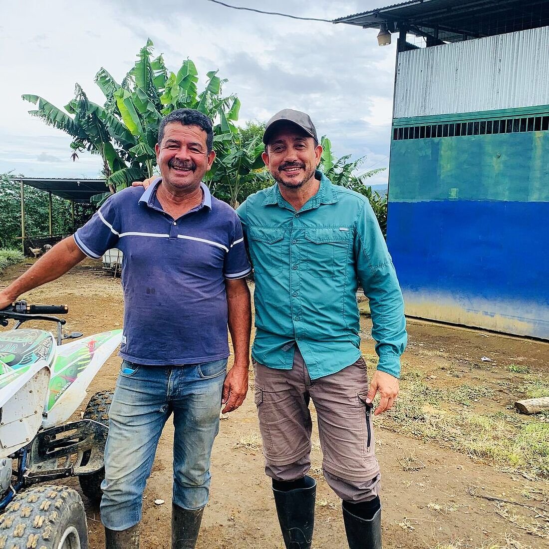 Rafael Sandi y Jimmy Alvarado en Las Mellizas de Coto Brus